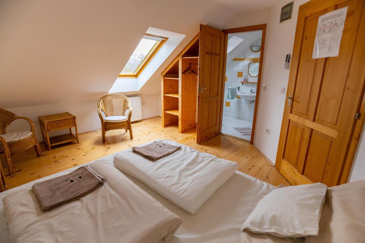 Noble'S Panzio Es Etterem Bed & Breakfast Nemesnep Exterior photo